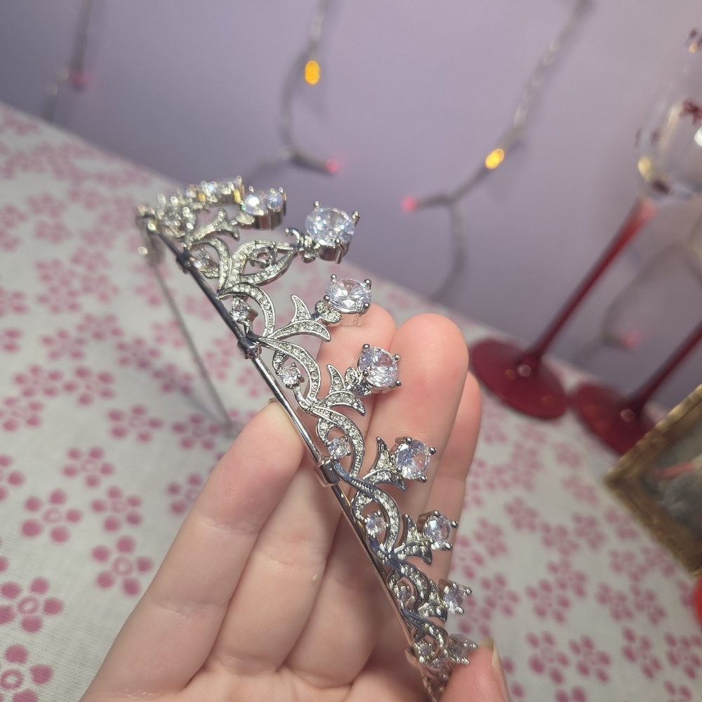 Elegant Silver Toned Tiara with Rhinestone Accents - Picture 2 of 3